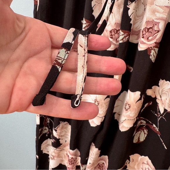 SHEIN Bundle of 2  Wide Pull On Pants. Red and Black Floral. EUC. Large - Picture 12 of 16